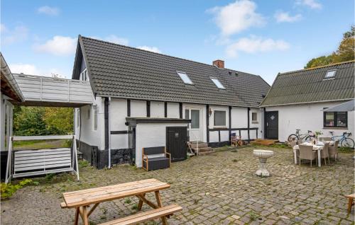 Tejn Apartment | Awesome Apartment In Allinge With Wifi