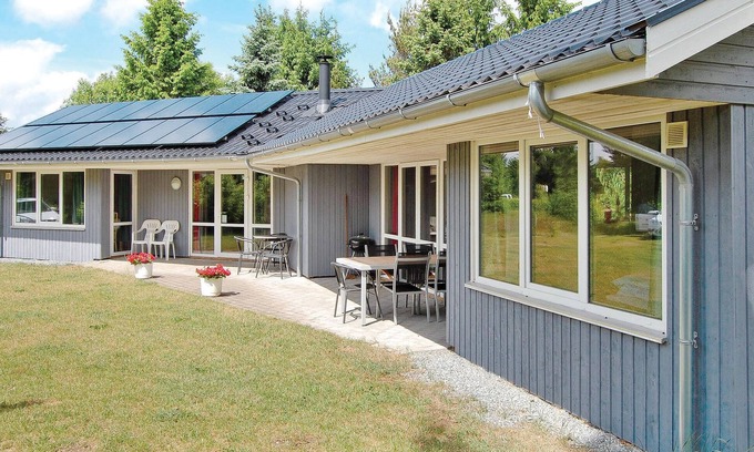 Farvang House | Awesome home in Fårvang with WiFi