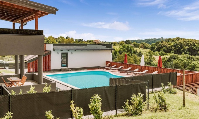 Grabrovnik House | Awesome home in Grabrovnik with sauna