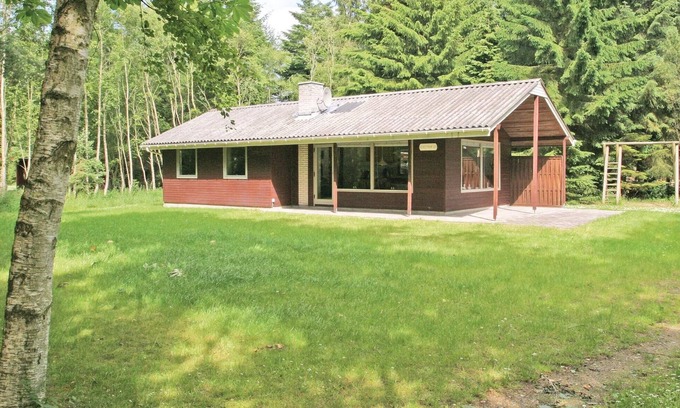 Helberskov Strand House | Awesome home in Hadsund with kitchen