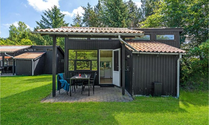 Hampen House | Awesome Home In Hampen With Kitchen