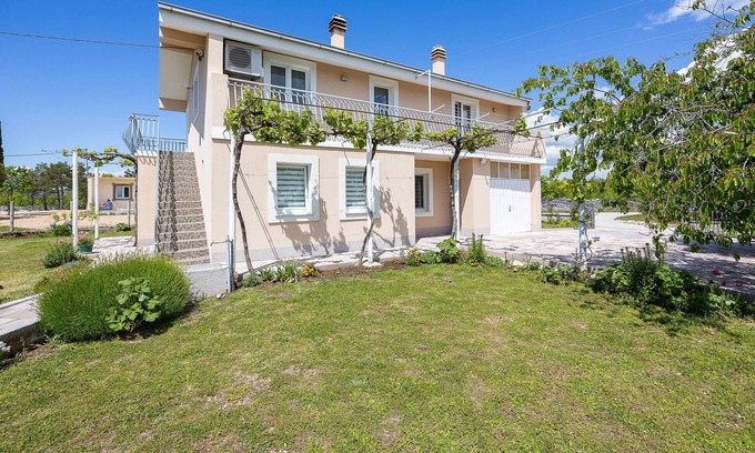 Sestanovac House | Awesome home in Katuni Rubici, Prpusa