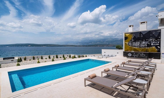 Novigrad House | Awesome home in Novigrad with sauna