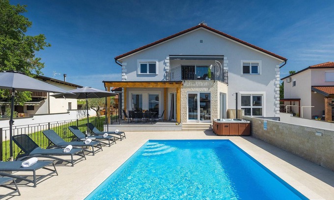 Kastelir-Labinci House | Awesome home in Porec