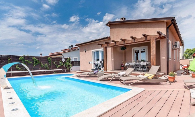 Skatari House | Awesome home in Pula with sauna