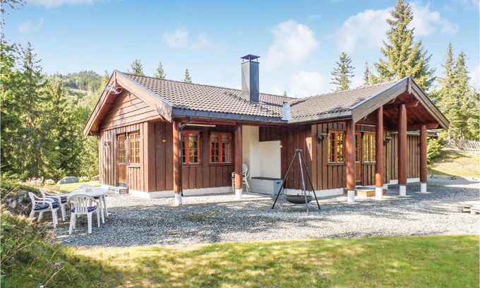 Sor-Aurdal House | Awesome home in Reinli with 3 Bedrooms, Sauna and WiFi