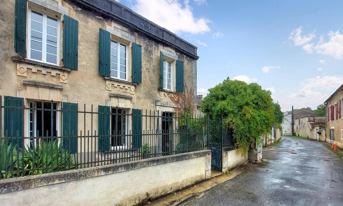 Saint-Simon House | Awesome home in Saint-Simon with WiFi