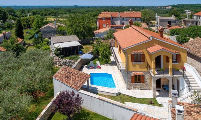 Vosteni House | Awesome home in Sveti Lovrec