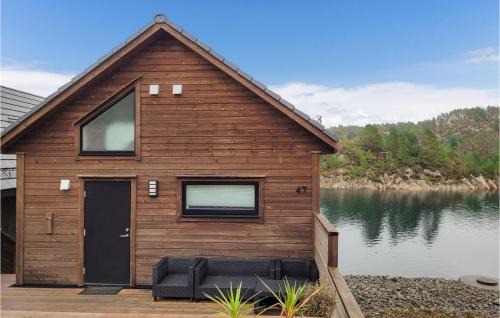 Bomlo House | Awesome Home In Urangsvåg With Wifi