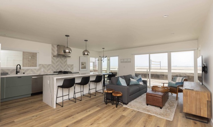 Peninsula House | Awesome Oceanfront Retreat with Expansive Ocean Views w/Parking Long Beach Peninsula/Belmont