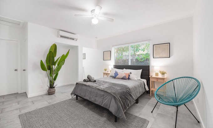 Northeast Miami Condo | Awesome Studio 15 min from The Beach