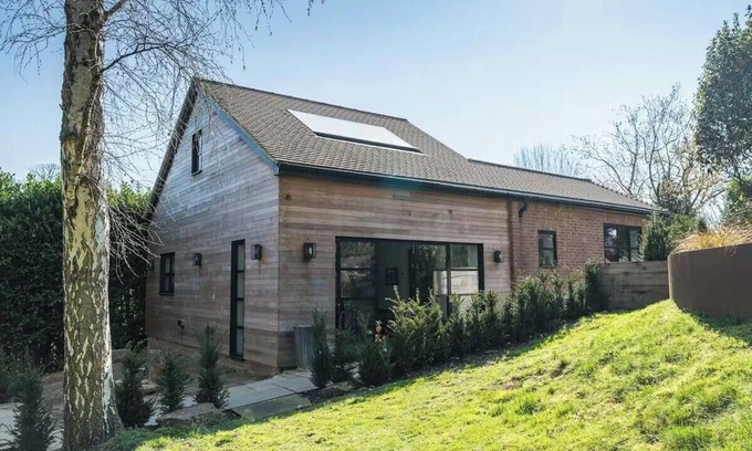 Aylesford House | Aylesford-House-Sleeps 2 & 1 infant-Parking