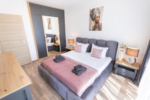 Saints Constantine and Helena Apartment | Azur Pearl by RV Apartments