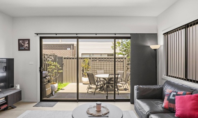 Speers Point House | Azure Escape- Walking distance to water & pet friendly!