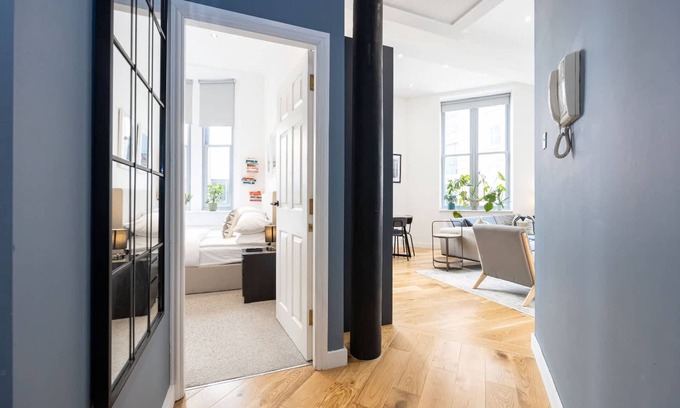 Manchester City Centre Apartment | Azure Suite 1BR City Walks