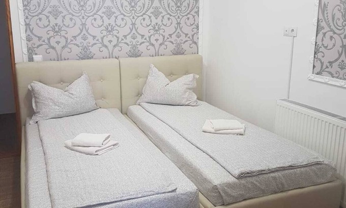 Oradea Villa | B&B Apartment near Shopping Center