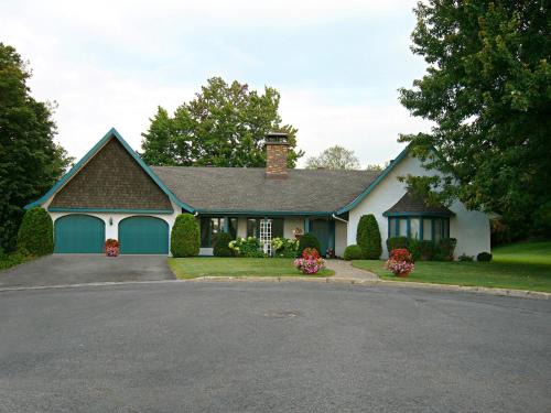 Donnacona Bed & Breakfast | B&B Aux Deux Pignons