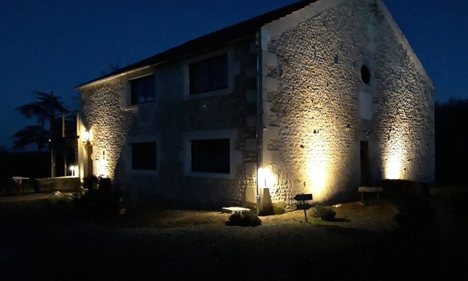 Saint-Andre-de-Lidon Bed & Breakfast | B&B avec spa La Serpauderie