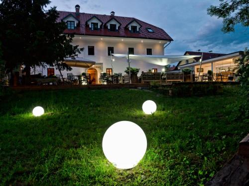 Ljubljana Bed & Breakfast | B&B Dvor Tacen