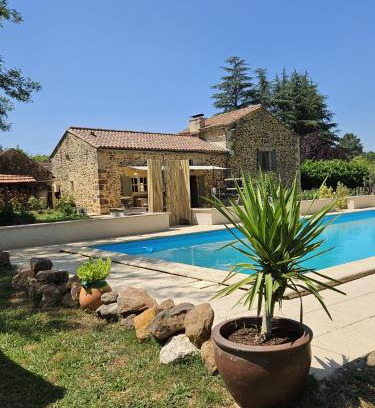 Mazeyrolles Bed & Breakfast | B&B La Taupinière Rustique table d'hôtes gastronomique