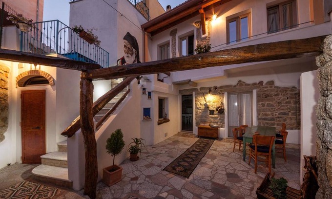 Nuoro Bed & Breakfast | B&B Pascal House Nuoro IUN E5016