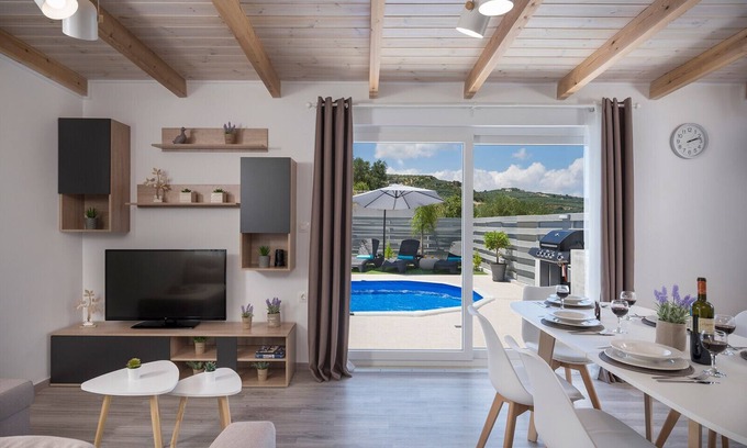 Sirili House | B&M Villa Sirili