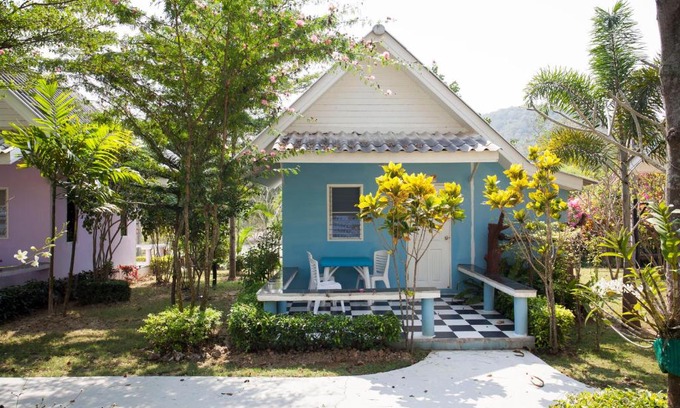 Kaeng Krachan Resort | Baanraisooksangchan