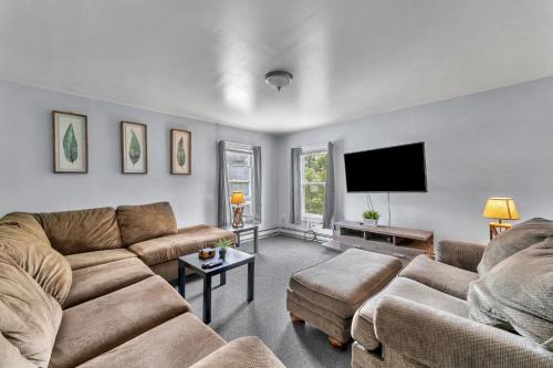 Oneonta Apartment | Babe Ruth Apt 2 All Star Baseball Rentals