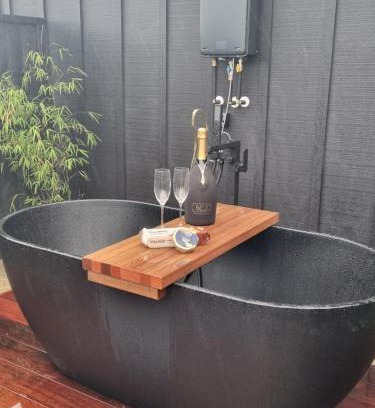 Te Puna Bed & Breakfast | Bach22 Rustic Romantic getaway