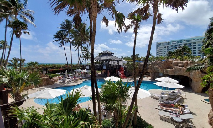 La Gorce Apartment | Bachelorette Dream Pad for Large Groups & Amazing Views