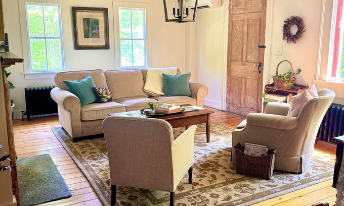 Litchfield Cottage | Back on VRBO! The oldest house in Litchfield CT