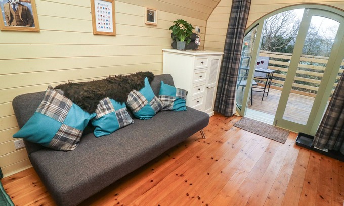 Sutton-in-Craven Cottage | BADGER, romantic, character holiday cottage in Cross Hills