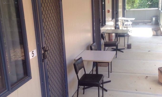Badgingarra Apartment | Badgingarra Accommodation - Pub, Restauraunt and rooms