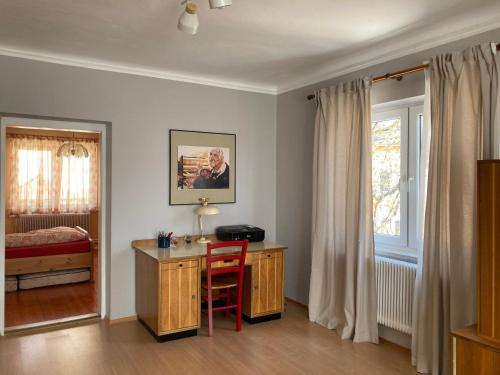 Heidenreichstein Apartment | Baeckerei Mueller - große Unterkunft mit mid century Charme, zentral, sehr gut für Familien, privat, Stadt&Natur, Café im Haus