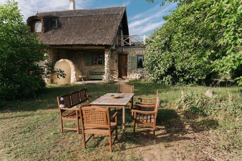Sumeg House | Baglyashegy Vendégház dézsafürdővel