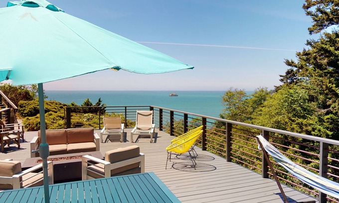 Trinidad House | Baker Beach House - NEW LOWER RATE & GREAT VALUE w/Hot Tub and ocean views!