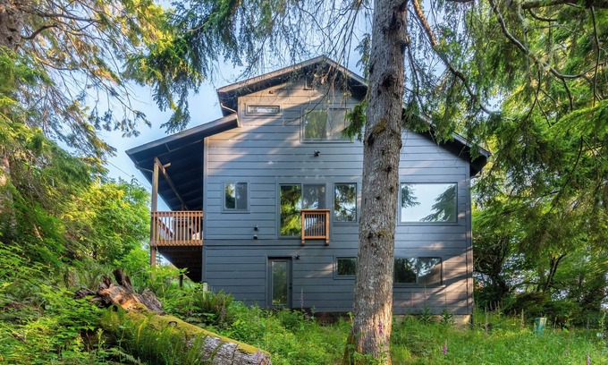 Neskowin House | Baleen. Gorgeous outdoor sauna, stylish interior, pet friendly.