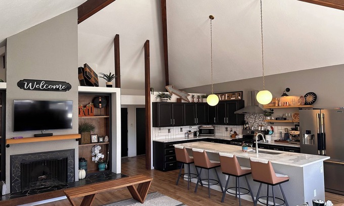 Loma Del Rey House | Balloon Fiesta 7 miles away Great for a Family