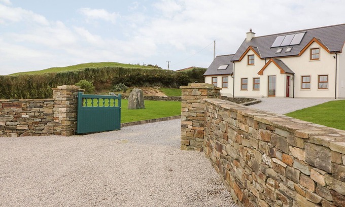 Castletownsend Cottage | BALLYCAHANE, country holiday cottage in Castletownshend, County Cork