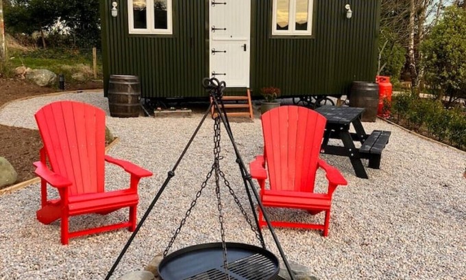 Newtownards House | Ballydorn Stay Shepherds Hut with a view