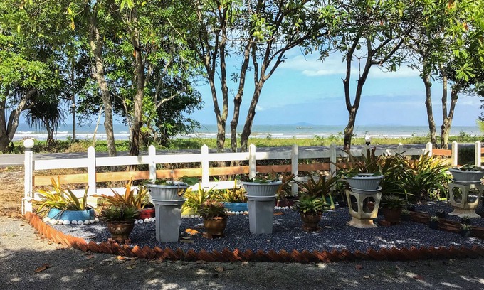 La-ngu Hotel | Ban Chomlay Resort Satun