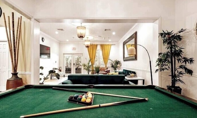 Orlovista House | Banana Leaf Villa-Vintage Vibes Premium Room