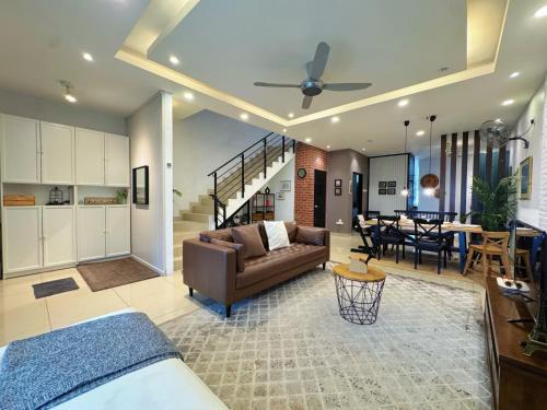 Kajang Apartment | Bangi Avenue, 43000 Kajang Fully Air-Con Homestay