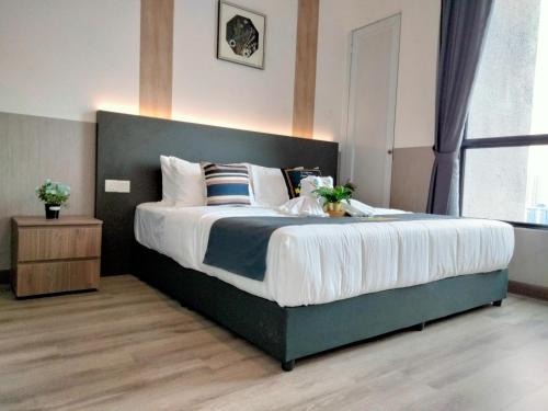 Kampung Pantai Dalam Apartment | Bangsar South Botanical I Bed & Pillow