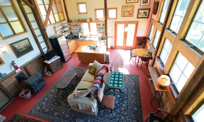 Boring Apartment | Barn Apt on Tranquil Historic Farm-Amazing Views