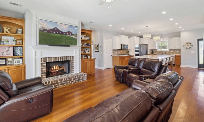 Eden House | Barndominium, Private Pool, large groups allowed, country living