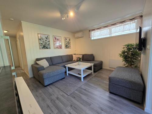 Tromsdalen Apartment | Barnevennlig leilighet nær båthavn og sentrum