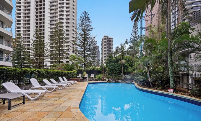 Surfers Paradise Apartment | Baronnet Apartments