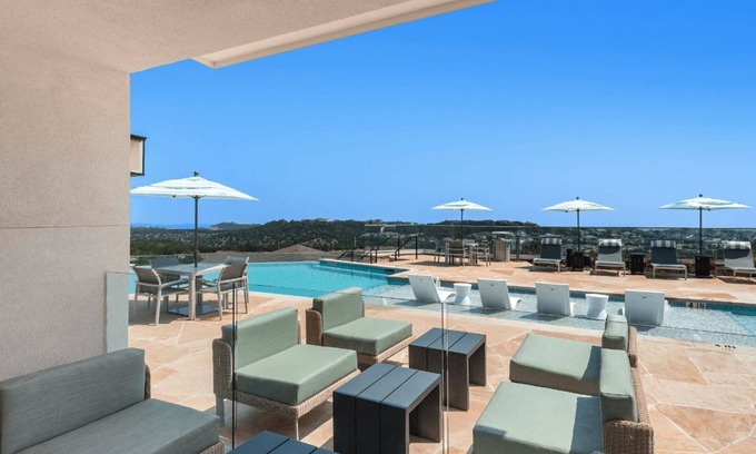 Austin Apartment | Barsala l Gorgeous 1BD/apartment in the heart of Downtown Lakeway