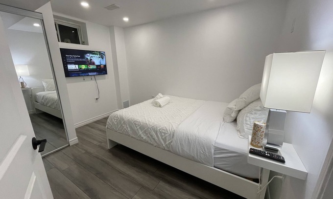 Barrie House | Basement 4 minutes from Centennial beach Barrie